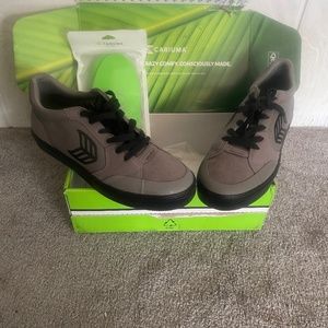 Cariuma Vallely Charcoal Grey Size 12.5